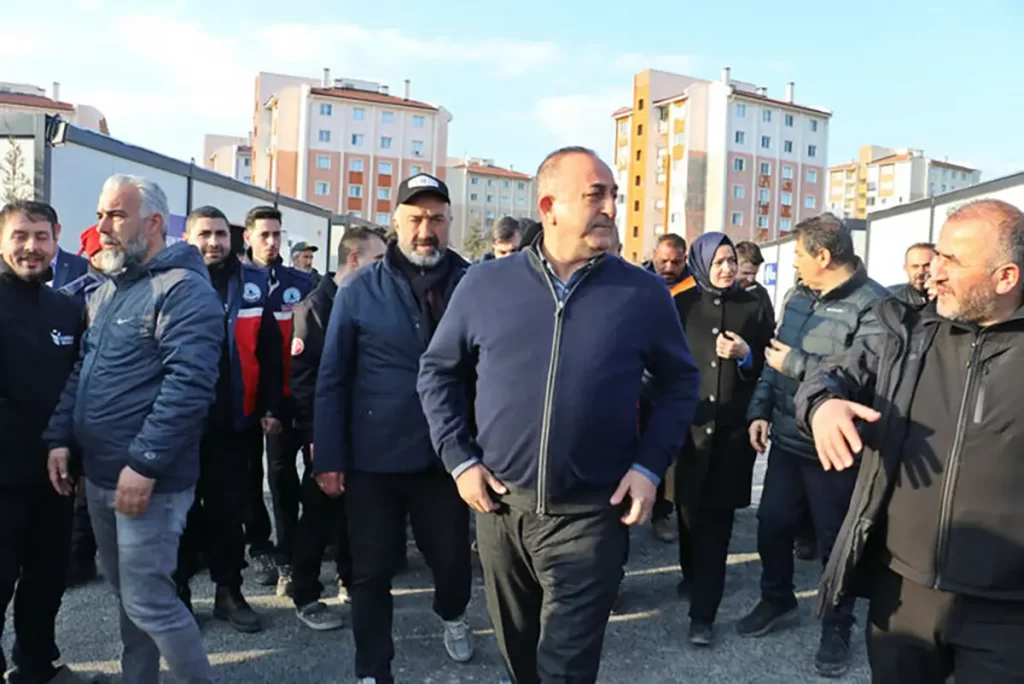 bakan cavusoglu 90 ulkeden 11 bin 500 arama kurtarma ekibi geldi 7 b94c9