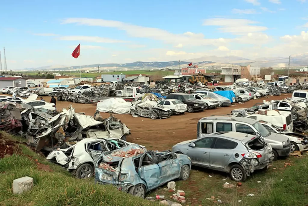 adiyamanda enkazdan cikarilan araclar yedieminde 6 b3693